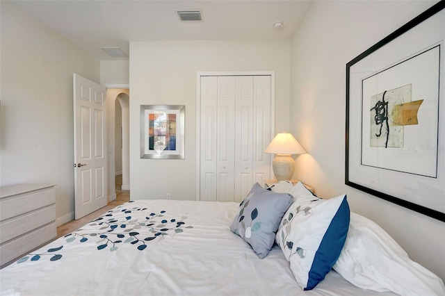 1804 Pacific Dunes Dr, Sun City Center, FL 33573 - bedroom featuring a closet and arched walkways