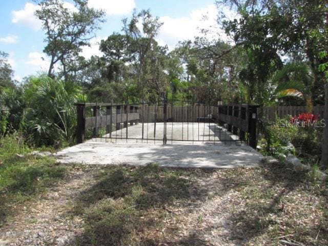 Listing photo 2 for 12295 95th St N, Largo FL 33773