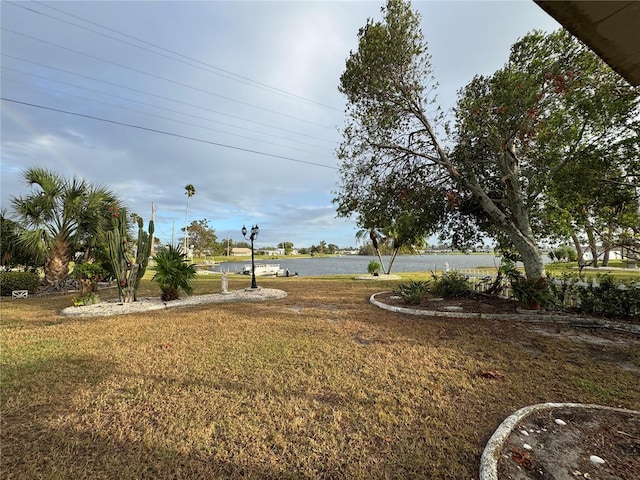 view of yard featuring a water view