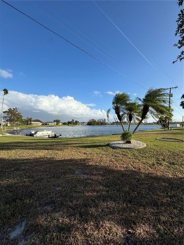 view of yard featuring a water view