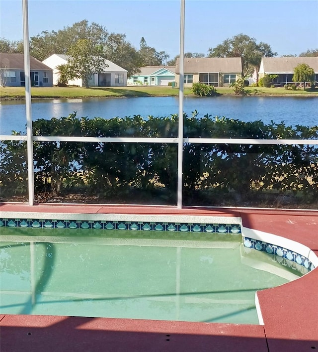 view of pool featuring a water view