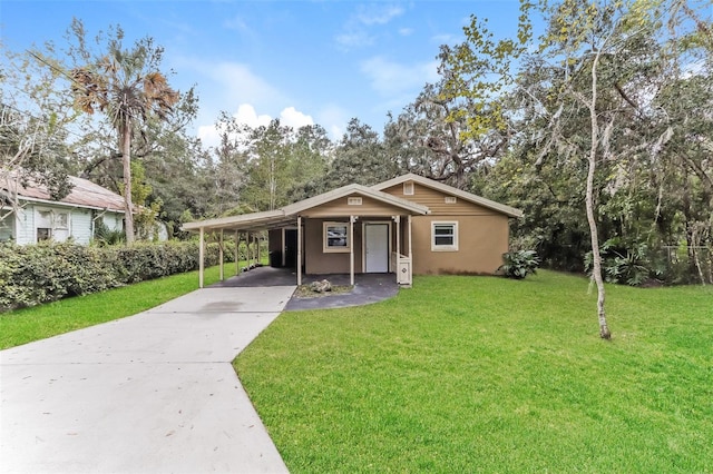 view of front of home with a front yard and a carport