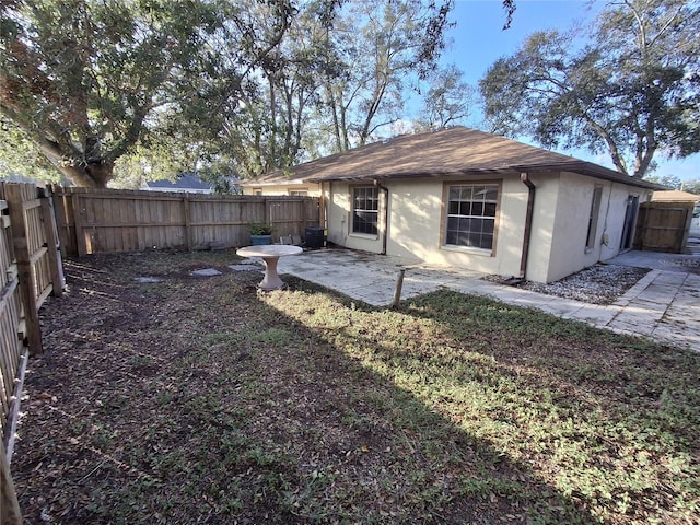 view of yard with a patio area