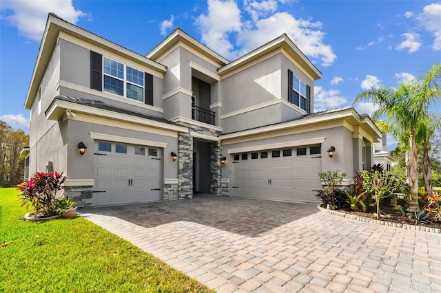 view of front of home featuring a garage