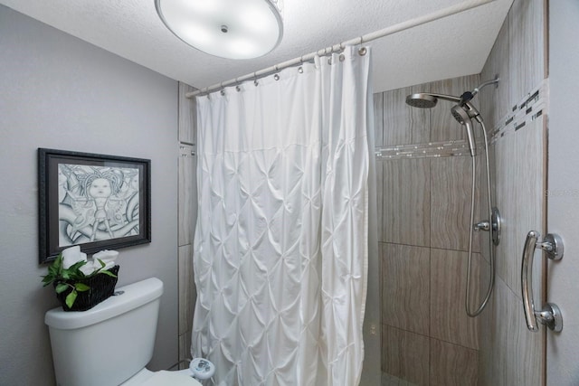 bathroom with toilet, a textured ceiling, and a shower with curtain