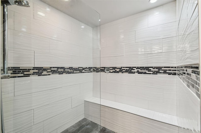 bathroom featuring a tile shower