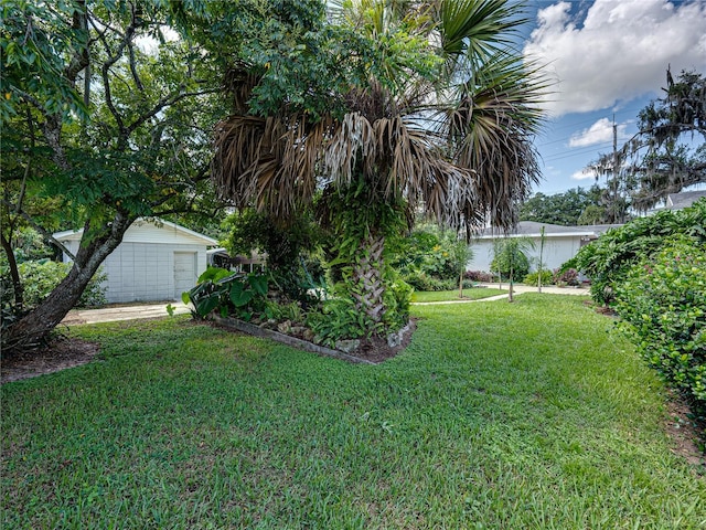 view of yard with a garage