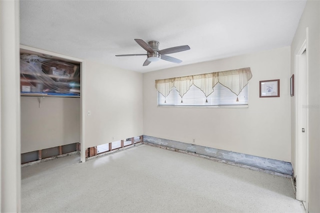 unfurnished room with a textured ceiling and ceiling fan