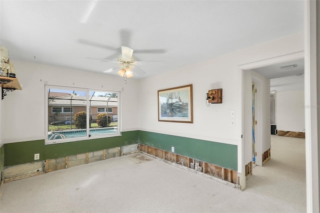 empty room with ceiling fan