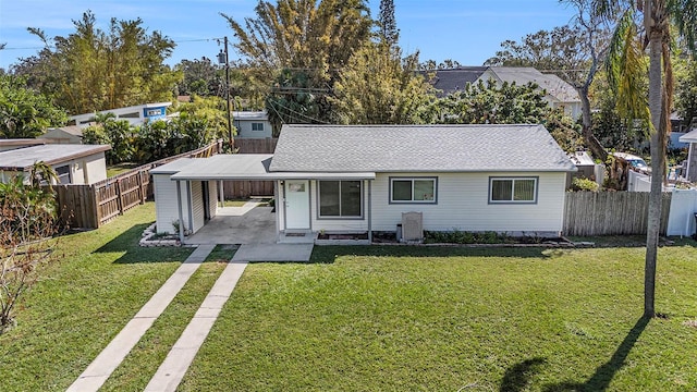 view of front of home featuring a carport and a front lawn