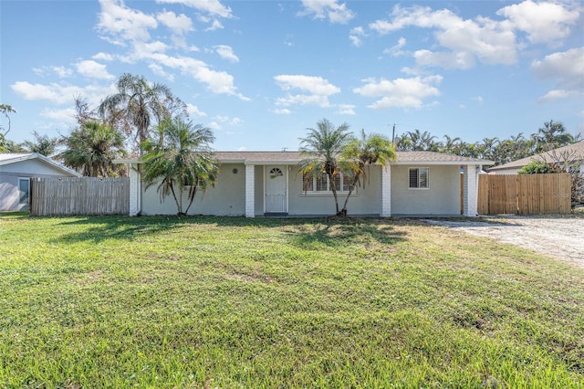 single story home featuring a front lawn