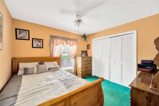 bedroom featuring a textured ceiling, carpet floors, a closet, and ceiling fan