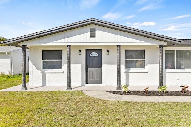 view of front facade featuring a garage and a front yard