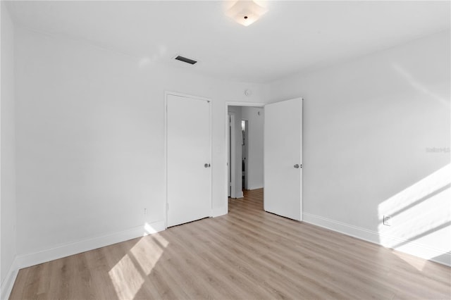 unfurnished room featuring light hardwood / wood-style floors