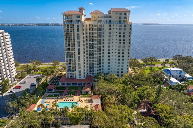 bird's eye view with a water view