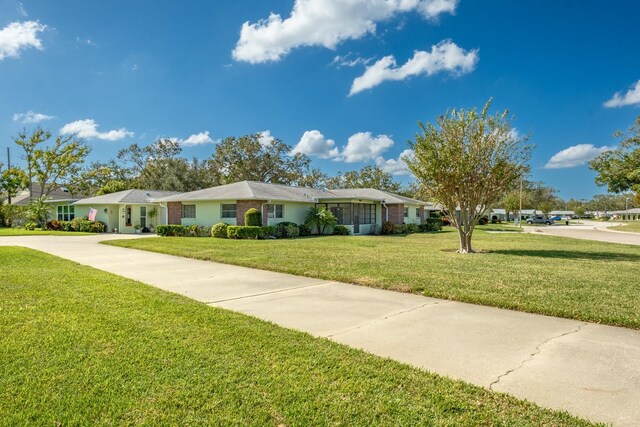 single story home with a front yard