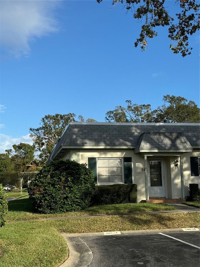 view of front of house with a front lawn