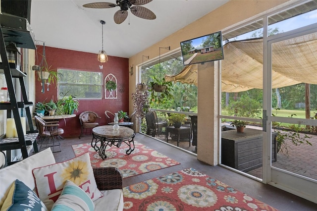 sunroom / solarium featuring an outdoor hangout area and ceiling fan
