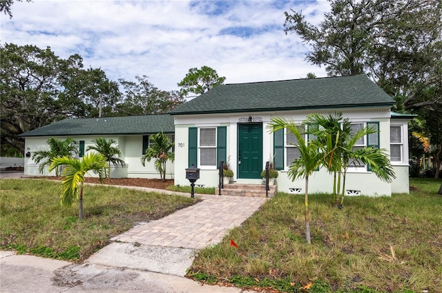 view of front of house with a front lawn