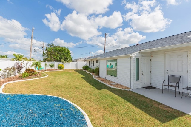 view of yard featuring a patio area