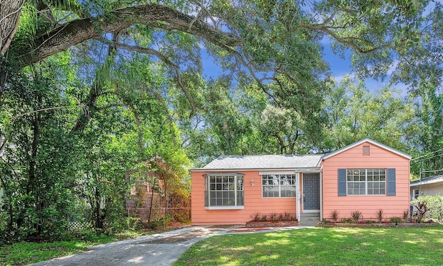 view of front of house with a front yard