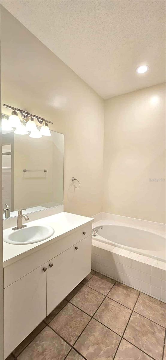 4234 Chesterfield Cir, Palm Harbor, FL 34683 - photo 30