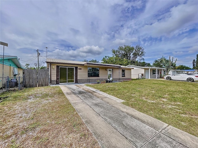 view of front of house featuring a front yard