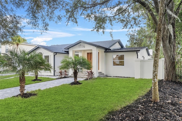 view of front of home featuring a front lawn