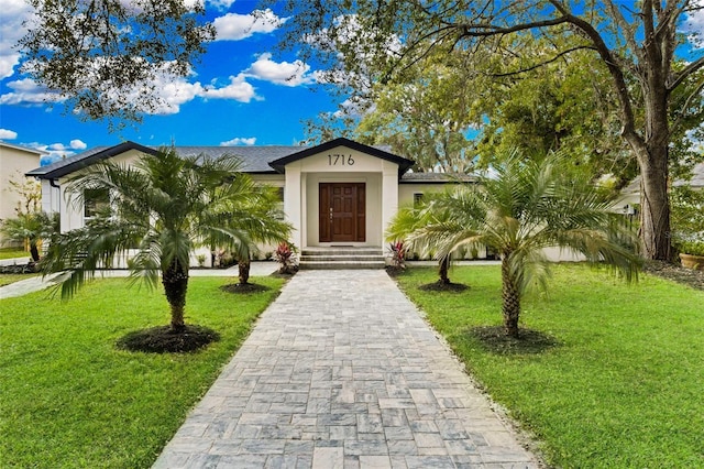 view of front of property with a front yard