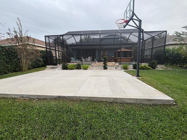 view of basketball court featuring a yard