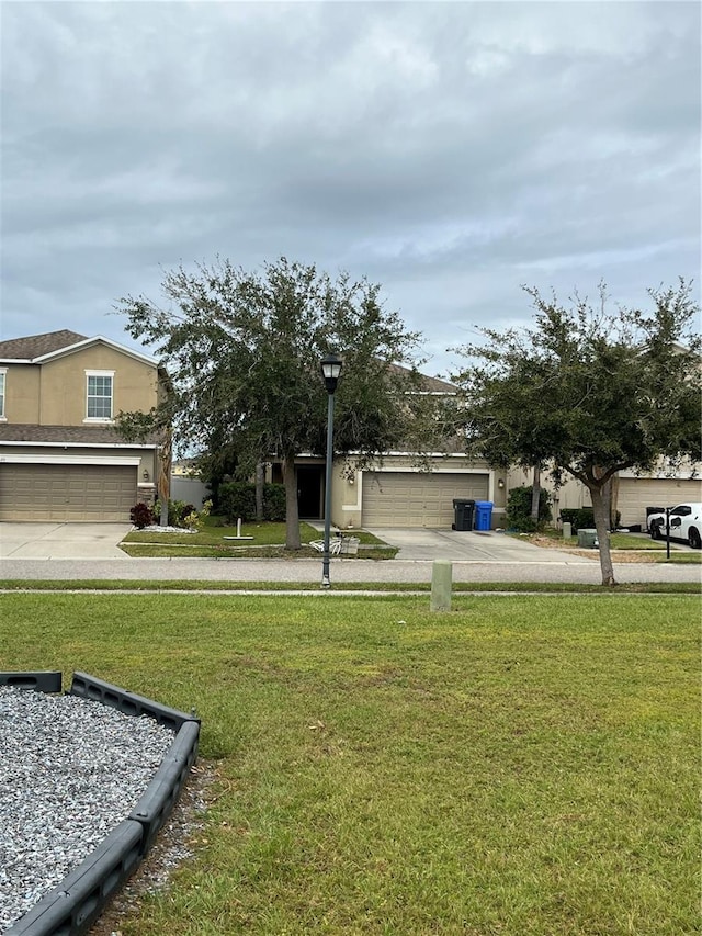 view of front of house featuring a garage and a front yard