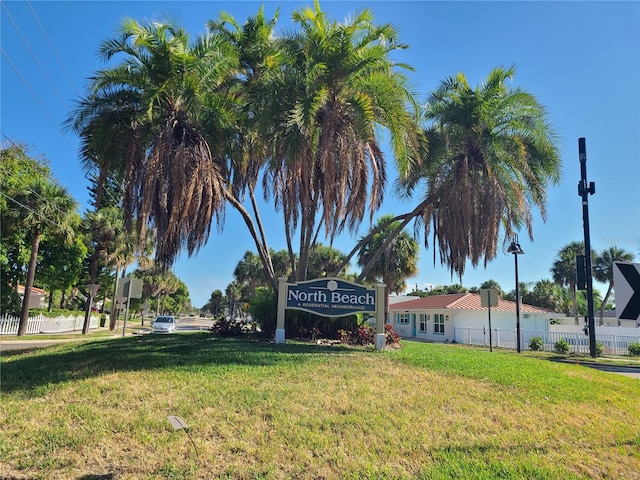 community sign with a lawn