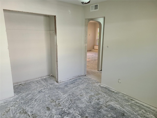 unfurnished bedroom featuring a closet