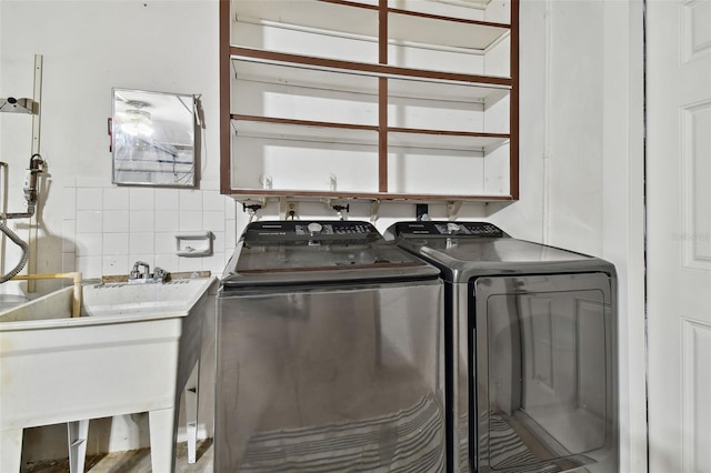 laundry area featuring sink, wood-type flooring, and independent washer and dryer