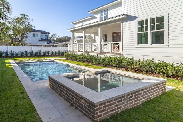 view of swimming pool with a yard