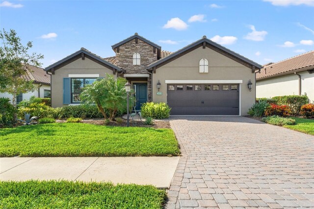 view of front facade featuring a garage and a front lawn