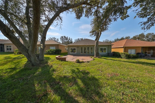 back of house featuring a lawn