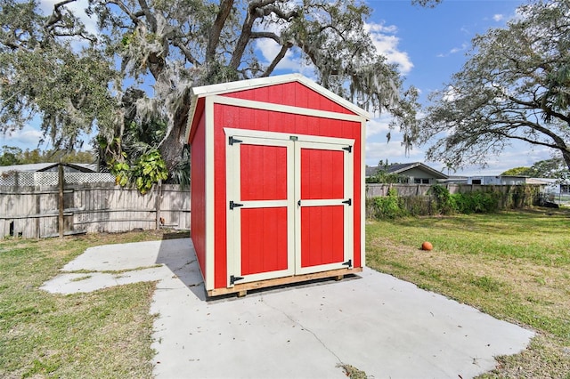 view of outdoor structure featuring a yard