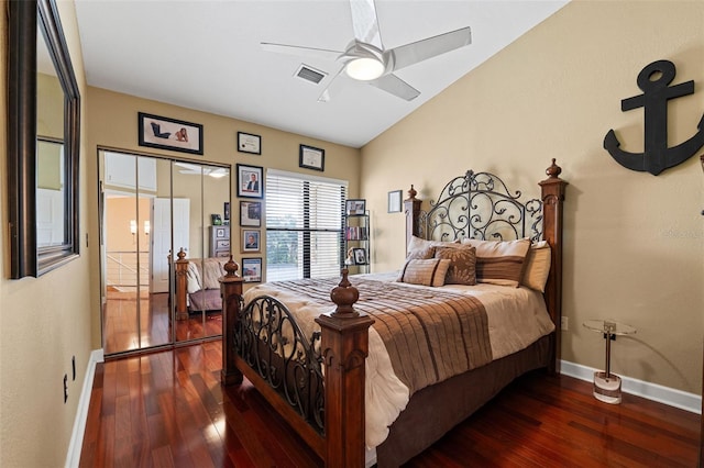 bedroom featuring ceiling fan, dark hardwood / wood-style floors, and a closet