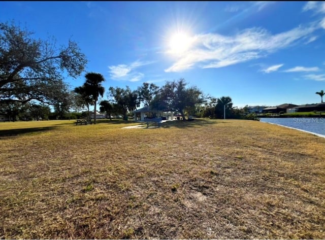 view of yard featuring a water view