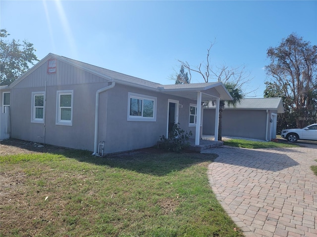 ranch-style home with a front lawn