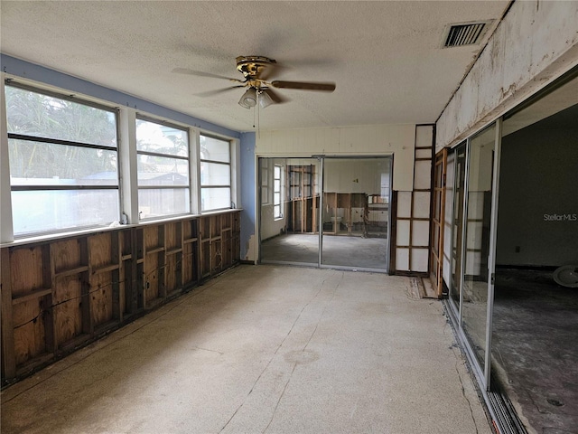 unfurnished room featuring a textured ceiling and ceiling fan