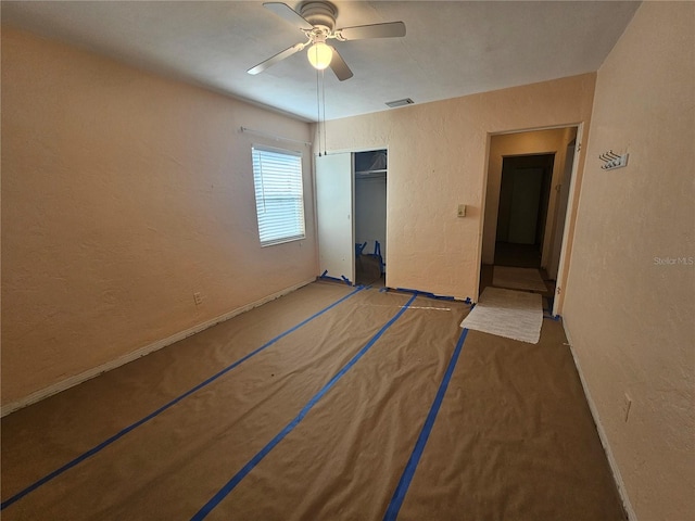 unfurnished bedroom featuring a closet and ceiling fan