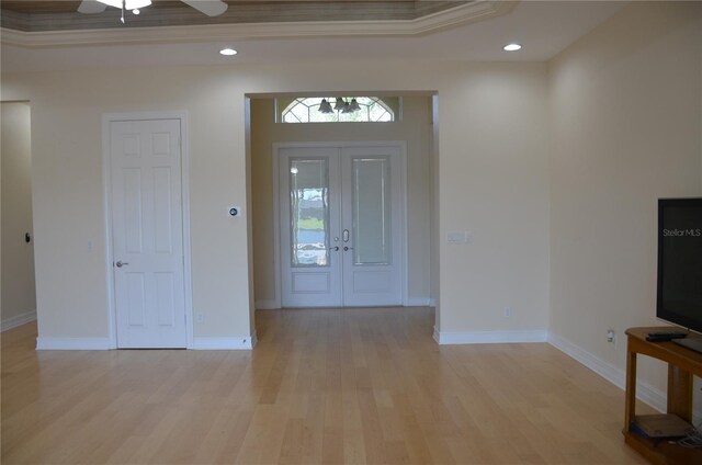 foyer with crown molding, ceiling fan, and light hardwood / wood-style flooring