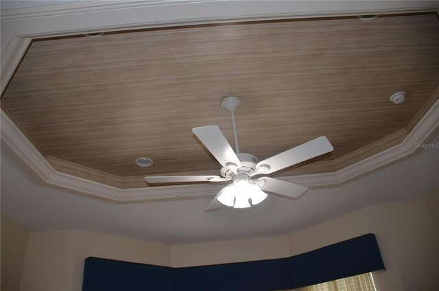 room details with ceiling fan and crown molding