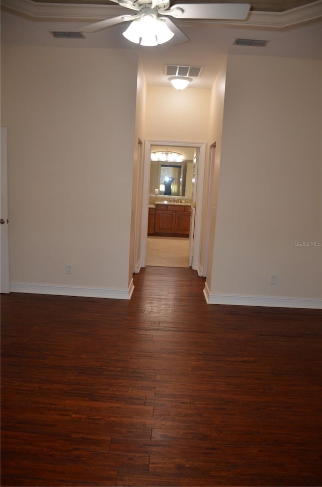 spare room with dark wood-type flooring and ceiling fan