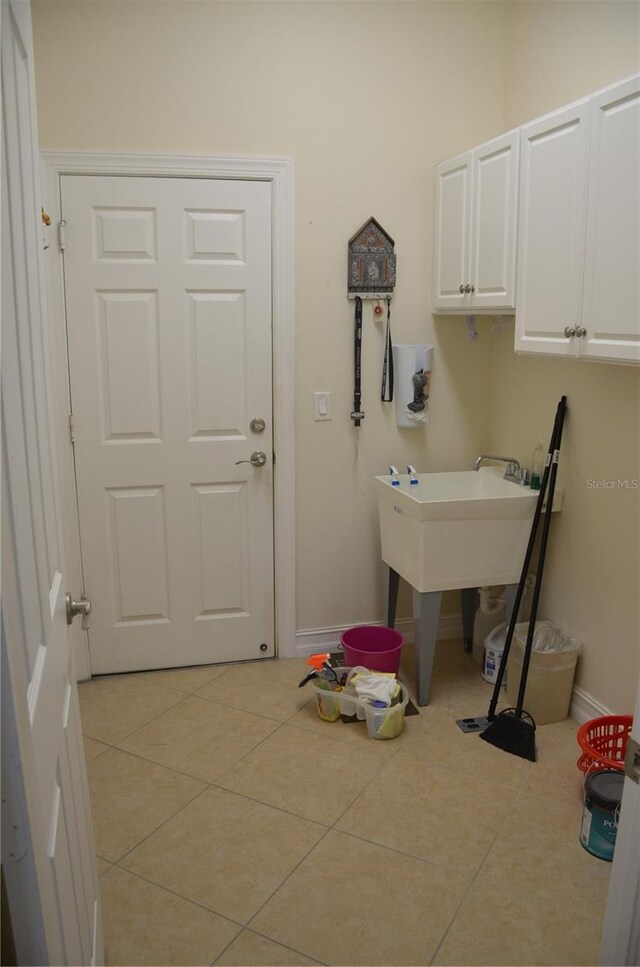 washroom featuring light tile patterned floors