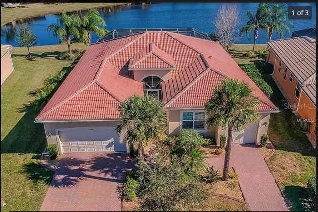 bird's eye view featuring a water view