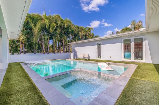 view of pool featuring a yard and an in ground hot tub