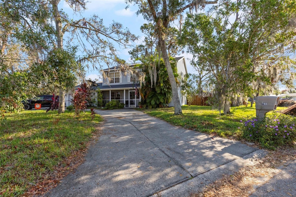 view of front facade with a front yard